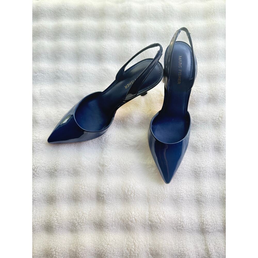 Marc Fisher hadya pump in navy size 9